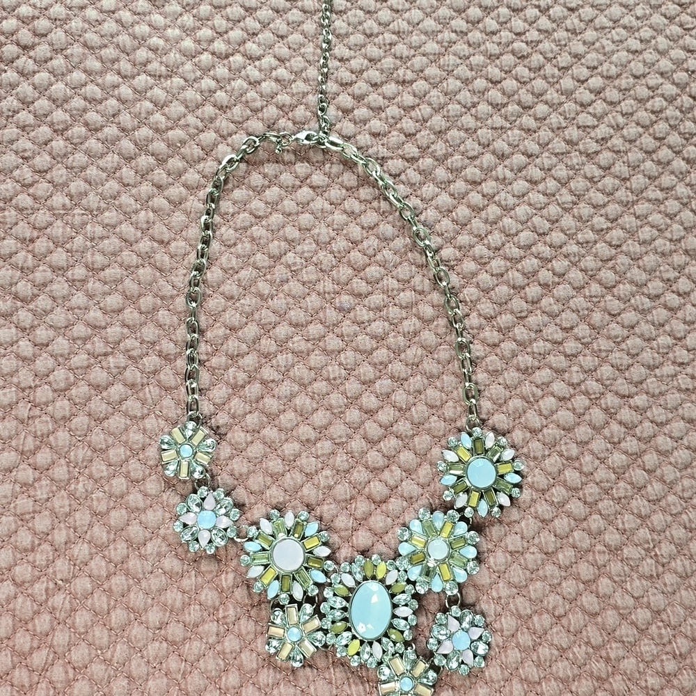 Stella & Dot Elegant Floral Statement Necklace - Picture 4 of 9